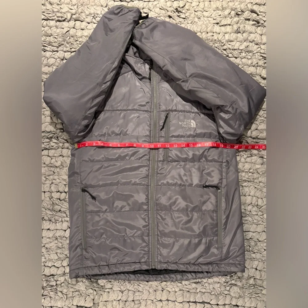The North Face Men's Silver/Gray Puffer Jacket